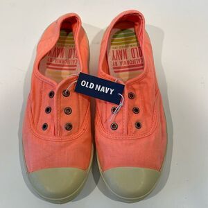 NWT Old Navy Canvass Slip On Sneakers Women's Size 8